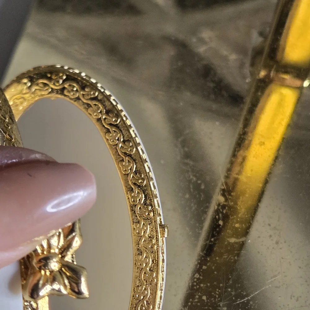 Tiny But Fancy 🦋 Vintage Gold Butterfly Box Ring Holder Pill Box, Trinket Case